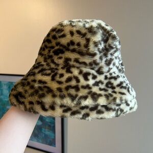 Fuzzy leopard bucket hat